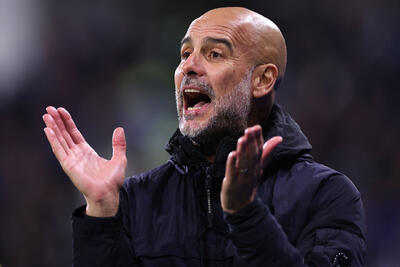 پپ گواردیولا با «چفیه فلسطینی» در مراسمی در بارسلونا / عکس - پارس فوتبال