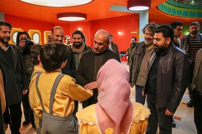 «هتل بسیار بسیار عجیب» میزبان رئیس رسانه ملی شد + زمان پخش