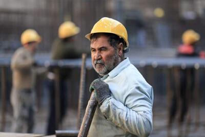 جامعه کارگران، به حمایت‌های جانبی فراتر از افزایش دستمزد نیاز دارد | سیاست روز