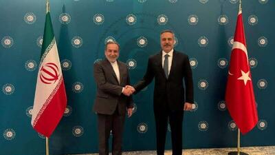  دیدار و گفتگوی عراقچی با وزیر خارجه ترکیه در استانبول