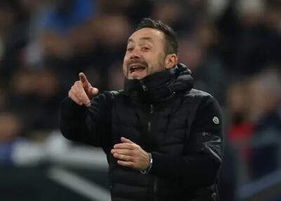 واکنش دی‌زربی به شایعه استعفا: هنوز اینجا هستم!