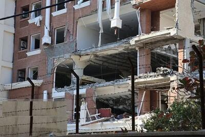 انفجار منزل مسکونی مهیب در بندر عباس (+عکس)/ علت نامعلوم و در دست بررسی