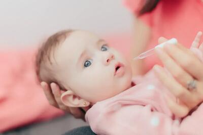  ترفندهای خوراندن قطره آهن به نوزاد بدون استفراغ و جذب بهتر آهن