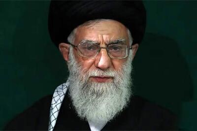 تصویری از حضور رهبر انقلاب در حرم امام خمینی