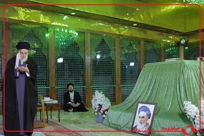  لحظاتی از حضور حضرت آیت‌الله خامنه‌ای در حرم مطهر حضرت امام خمینی(ره) در آستانه دهه فجر