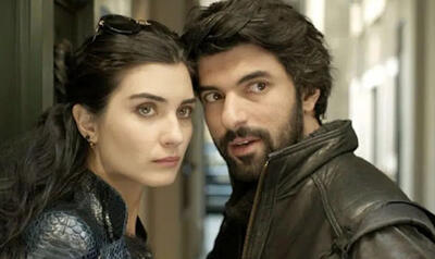  طوبی خانم مشهور سریال‌های ترکی اینبار در پاریس با ترندهای 2026 دل‌ها را برد! - چی بپوشم