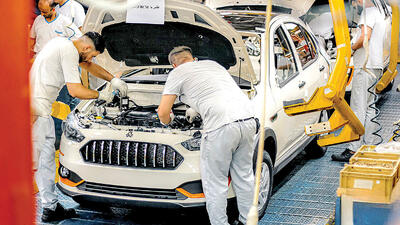  تولید خودروسازان روی دست‌انداز ارز