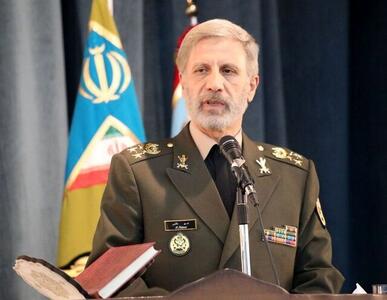  هشدار صریح فرمانده کل ارتش به دشمنان: کاملاً در رصد ما هستید/ دست ما روی ماشه است