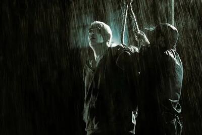 تصویر مهدی پاکدل در کنار طناب دار