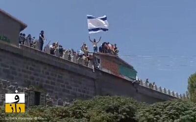  برافراشتن پرچم اسرائیل در تجمع دروزی‌ ها در السویداء | واکنش‌ های گسترده در سوریه