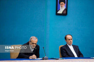 تصاویر: دیدار اعضای ستاد گرامیداشت دهه فجر با رئیس جمهور