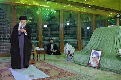 حضور رهبر معظم انقلاب در حرم  امام خمینی (ره)