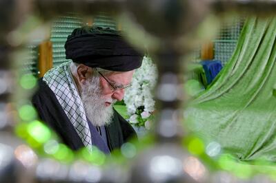 رهبر انقلاب در مرقد مطهر امام راحل(ره) حضور یافتند