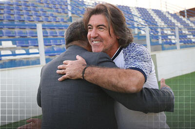 تاجرنیا گوشه رینگ استقلال!