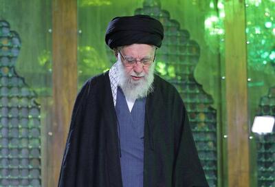 رهبر انقلاب در مرقد مطهر امام راحل (ره) حضور یافتند - ایران ویو 24