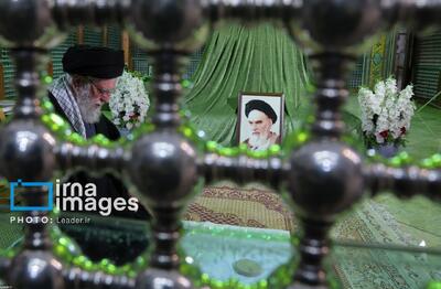 حضور رهبر معظم انقلاب در مرقد بنیانگذار جمهوری اسلامی ایران