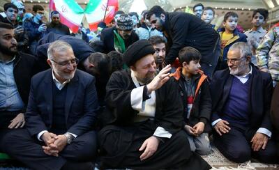 عکسی از شوخی سیدحسن خمینی با یک نوجوان در حرم امام (ره)