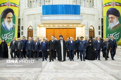 استقبال سیدحسن خمینی از پزشکیان در حرم امام خمینی/ فاتحه خوانی سقاب اصفهانی در کنار رئیس جمهور + تصاویر