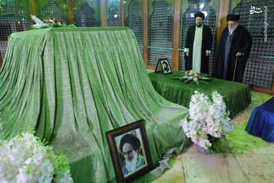 فیلم/ پنجره متفاوتی از حضور رهبر انقلاب در حرم امام خمینی(ره)