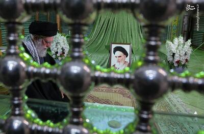 عکس/ حضور رهبر انقلاب در حرم امام راحل(ره)