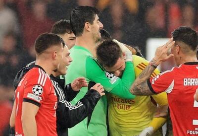 به وجد آمدن آقای خاص از حرکت سنگربان رئال - پارس فوتبال