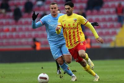 نویدکیا به دنبال جذب علی کریمی؛ اولویت اول خرید مهاجم است - پارس فوتبال