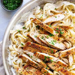 طرز تهیه اسپاگتی مرغ رستورانی با طعمی عالی و بی نظیر