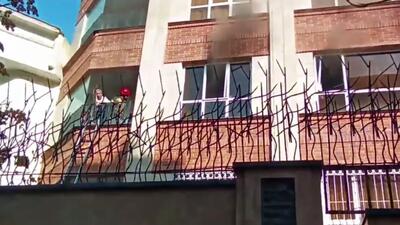 فیلم رکنا از آتش افروزی عمدی پسری در خانه پدر و مادر پیرش / گفت و گو با شاهد عینی در صحنه آتش سوزی