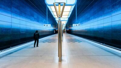 قتل  زن 18 ساله ایرانی در متروی هامبورگ / مردی از سودان جنوبی هر 2 را جلوی قطار انداخت