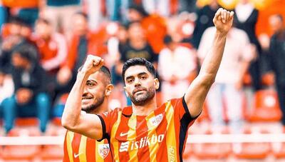 ستاره سابق استقلال در آستانه بازگشت به لیگ برتر/ سپاهان مقصد احتمالی هافبک ملی‌پوش