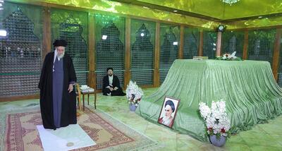حضور رهبر انقلاب در مرقد مطهر امام راحل(ره)