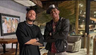 تماس لامین یامال با نیمار پس از انجام شادی پس از گل به سبک او