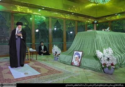 آغاز جشن‌های چهل‌وهفتمین سالگرد پیروزی انقلاب اسلامی با حضور حضرت آیت‌الله خامنه‌ای در حرم مطهر حضرت امام خمینی رحمه‌الله