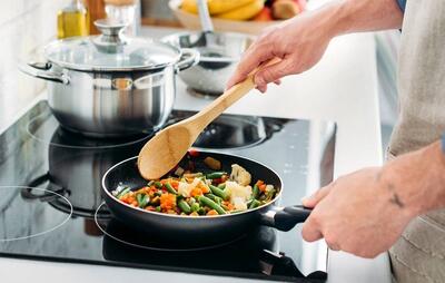 هرگز غذای داغ را در این ظروف نگذارید