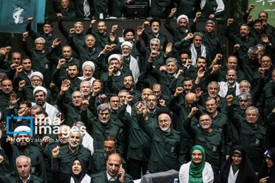 لباس سپاه بر تن نمایندگان مردم در مجلس