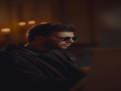 موزیک ویدیو «روزارو میزنم دونه دونه ورق» از آصف آریا