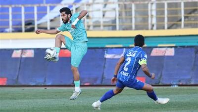  تساوی بدون گل پیکان و استقلال در نیمه نخست