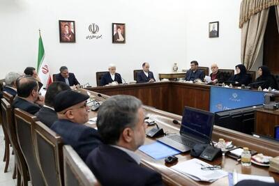 عارف: دولت در برابر مدیری که تولید خودروسازی را متوقف کند از اقتدار خود استفاده خواهد کرد