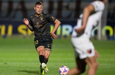 هافبک 27 ساله آرژانتینی به پرسپولیس لینک شد