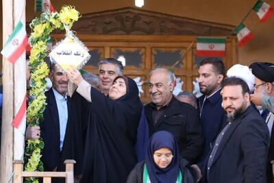 با حضور وزیر راه زنگ انقلاب در بیت تاریخی امام راحل نواخته شد