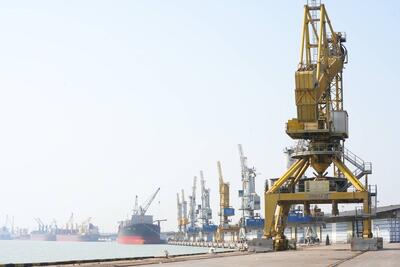  رکورد تخلیه کالاهای اساسی در بندر امام خمینی (ره) شکسته شد