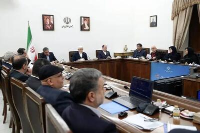 هشدار معاون اول رئیس‌جمهور به خودروسازان متخلف/ تمرکز دولت بر مهار نوسان قیمت‌ها در آستانه نوروز