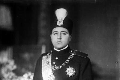 عکس: احمد شاه قاجار در کنار ولیعهد انگلستان در لندن