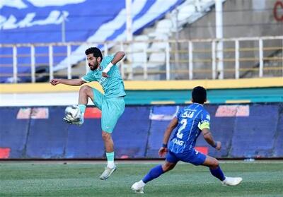 تساوی پیکان و استقلال در نیمه نخست / دقیقی از کنار زمین اخراج شد