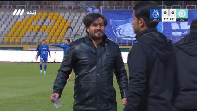 اخراج سعید دقیقی از کنار زمین مقابل استقلال