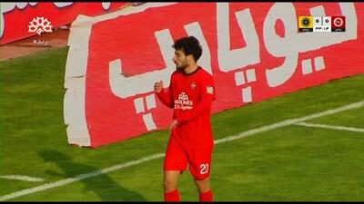 گل اول تراکتور به سپاهان (هاشم نژاد)