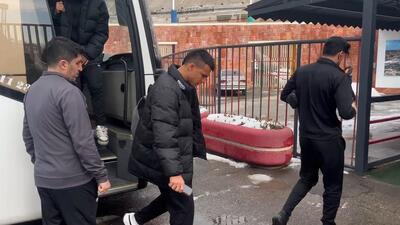 ورود اتوبوس تیم های تراکتور و سپاهان به ورزشگاه یادگار امام (ره)