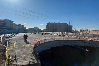 تکمیل عرشه زیرگذر تقاطع بزرگراه حکیم-تعاون در غرب تهران