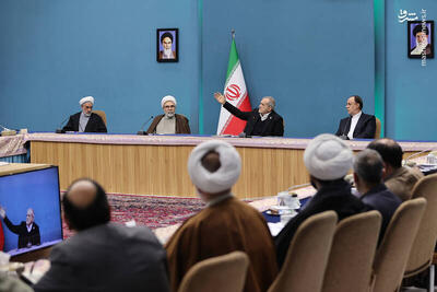 عکس/ دیدار اعضای ستاد گرامیداشت دهه فجر با رئیس جمهور