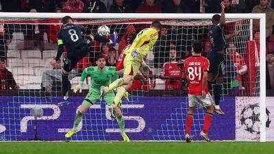 آناتولی تروبین، دروازه‌بانی که تاریخ لیگ قهرمانان اروپا را به لرزه درآورد - پارس فوتبال